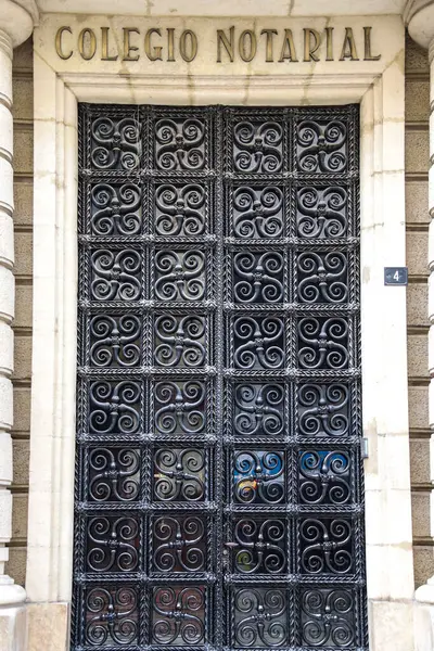 Albacete, Castilla la la Mancha, İspanya 21 Mart 2025 Albacete Noterlik Koleji 'nin demir kapısını açtı.