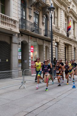 Albacete, İspanya - 22 Mart 2025: Albacete, İspanya 'daki Duathlon yarışına katılan kadın sporcular