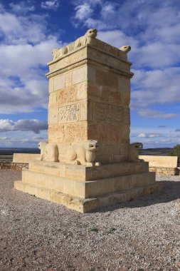 Çinçilla de Montearagon, Albacete, İspanya 'daki Pozo Moro İber Cenaze Anıtı' nın bir kopyası.