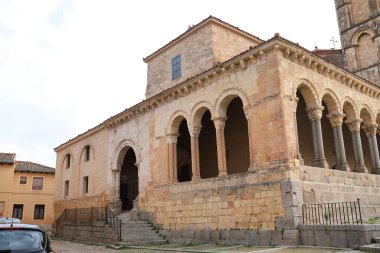 İspanya 'nın Segovia şehrindeki San Esteban Kilisesi