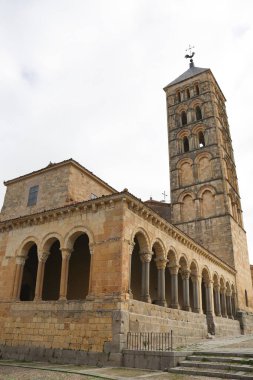 İspanya 'nın Segovia şehrindeki San Esteban Kilisesi