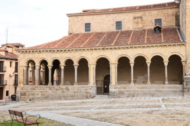 İspanya 'nın Segovia şehrindeki San Esteban Kilisesi