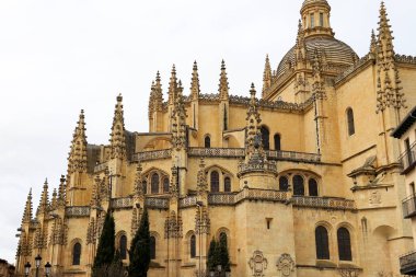 Segovia Katedrali 'nin mimari detayları