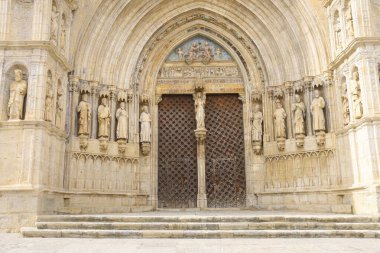 Morella kasabası Castellon, İspanya 'daki Santa Maria Belediye Başkanı Başrahip Kilisesi' nin Havarilerinin mimari detayları.