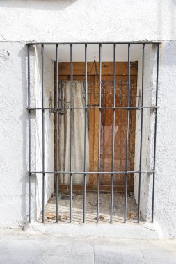 Morella kasabası, Castellon, İspanya 'da camlı beyaz cephe