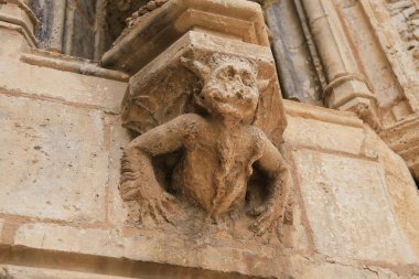 Morella kasabası Castellon, İspanya 'daki Santa Maria Belediye Başkanı Başrahip Kilisesi' nin Havarilerinin mimari detayları.