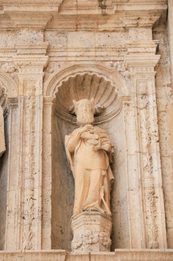 Morella kasabası Castellon, İspanya 'daki Santa Maria Belediye Başkanı Başrahip Kilisesi' nin Havarilerinin mimari detayları.
