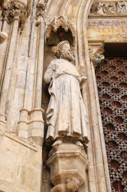 Morella kasabası Castellon, İspanya 'daki Santa Maria Belediye Başkanı Başrahip Kilisesi' nin Havarilerinin mimari detayları.