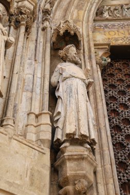Morella kasabası Castellon, İspanya 'daki Santa Maria Belediye Başkanı Başrahip Kilisesi' nin Havarilerinin mimari detayları.
