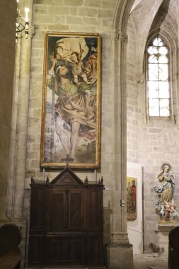 Morella, Castellon, İspanya... 18 Nisan 2025: Morella kasabası, Castellon, İspanya 'daki Santa Maria La Mayor kilisesinin güzel sunağı