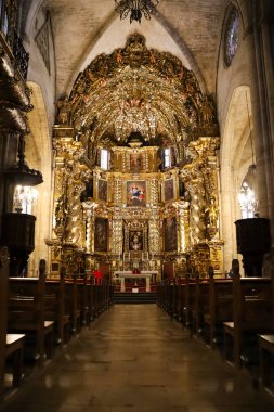 Morella, Castellon, İspanya - 18 Nisan 2025: Morella kasabasındaki Santa Maria La Mayor kilisesinin mimari detayları