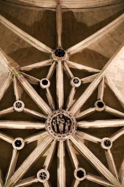 Morella, Castellon, İspanya - 18 Nisan 2025: Morella kasabasındaki Santa Maria La Mayor kilisesinin mimari detayları