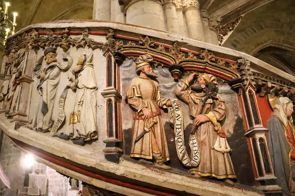 Morella, Castellon, İspanya... 18 Nisan 2025: Morella kasabası, Castellon, İspanya 'daki Santa Maria Belediye Başkanı Kilisesi' nin Spiral Merdiveni