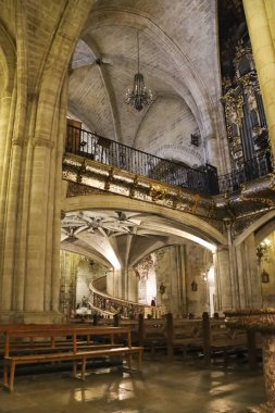 Morella, Castellon, İspanya - 18 Nisan 2025: Morella kasabasındaki Santa Maria La Mayor kilisesinin mimari detayları