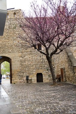 Eski Morella şehrini çevreleyen duvarlardaki Nevera Geçidi.