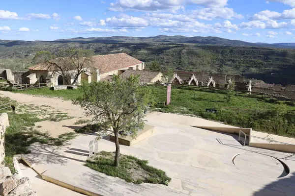 Morella, Castellon, İspanya... 18 Nisan 2025: Morella kasabasındaki San Francisco manastırının kalıntıları, İspanya