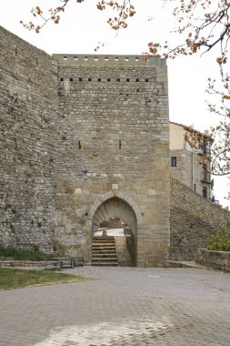 İspanya 'nın Castellon ilindeki Morella kasabasının duvarlarında bulunan Portal del Rey Jaume I' nin ortaçağ kapısı.
