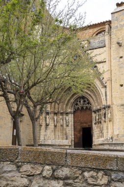 Morella kasabası, Castellon, İspanya 'daki Santa Maria Belediye Başkanı kilisesinin girişinin mimari detayları.