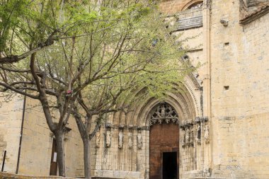 Morella kasabası, Castellon, İspanya 'daki Santa Maria Belediye Başkanı kilisesinin girişinin mimari detayları.