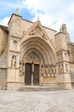 Morella kasabası Castellon, İspanya 'daki Santa Maria Belediye Başkanı Başrahip Kilisesi' nin Havarilerinin mimari detayları.