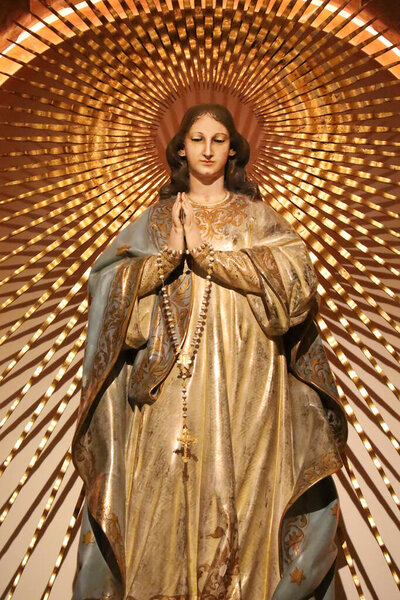 Дения, Аликанте, Франция - 18 мая 2025 года: Богородица Успения Пресвятой Богородицы в приходском храме Успения Пресвятой Богородицы в Дения-Сити