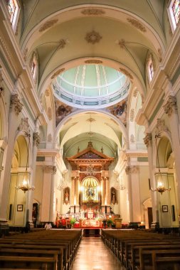 Denia, Alicante, İspanya - 18 Mayıs 2025: Denia City 'deki Varsayım Kilisesi' nin İçişleri Bakanlığı