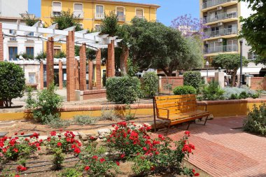 Denia, Alicante, İspanya - 17 Mayıs 2025: Pais Valencia Meydanı
