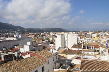 Denia, Alicante, İspanya... 18 Mayıs 2025: kaleden Denia şehrinin panoramik manzarası. Alicante ili, İspanya