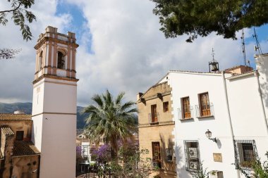 Denia, Alicante, İspanya - 18 Mayıs 2025: Denia City 'deki Varsayım Bölgesi Kilisesi' nin Hanımı