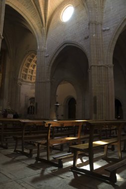 Alcaraz, Albacete, İspanya - 1 Mayıs 2025: Alcaraz kasabasındaki Trinidad Kilisesi 'nin mimari detayları