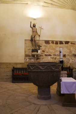 Alcaraz, Albacete, İspanya 1 Mayıs 2025 'te Alcaraz kasabasındaki Trinidad Kilisesi' ndeki Vaftiz Şapeli.