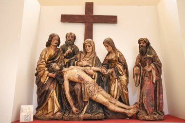 Alcaraz, Albacete, İspanya - 1 Mayıs 2025: Alcaraz kasabası Albacete 'deki Trinidad Kilisesi' nin İsa Sanatı Müzesi 'nin ağıtı