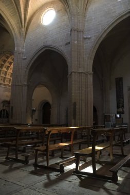 Alcaraz, Albacete, İspanya - 1 Mayıs 2025: Alcaraz kasabasındaki Trinidad Kilisesi 'nin mimari detayları