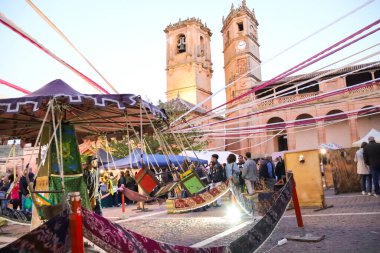 Alcaraz, Albacete, İspanya - 2 Mayıs 2025: Eski Alcaraz kasabasındaki Alfonsi Ortaçağ Pazarı