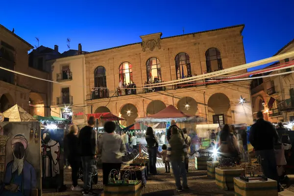 Alcaraz, Albacete, İspanya - 2 Mayıs 2025: Alfonsi Ortaçağ Pazarı