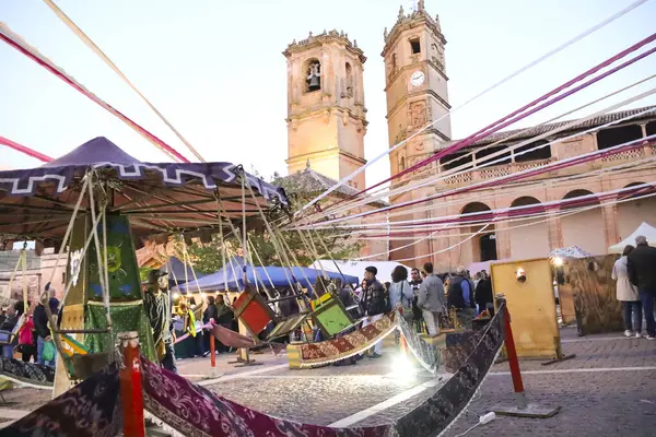 Alcaraz, Albacete, İspanya - 2 Mayıs 2025: Eski Alcaraz kasabasındaki Alfonsi Ortaçağ Pazarı