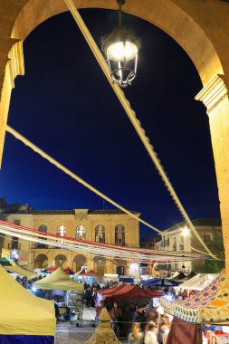 Alcaraz, Albacete, İspanya - 2 Mayıs 2025: Alfonsi Ortaçağ Pazarı