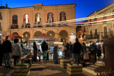 Alcaraz, Albacete, İspanya - 2 Mayıs 2025: Alfonsi Ortaçağ Pazarı