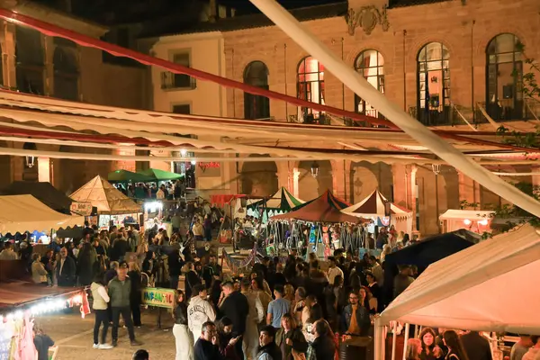 Alcaraz, Albacete, İspanya - 2 Mayıs 2025: Alfonsi Ortaçağ Pazarı