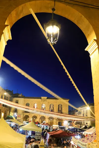 Alcaraz, Albacete, İspanya - 2 Mayıs 2025: Alfonsi Ortaçağ Pazarı