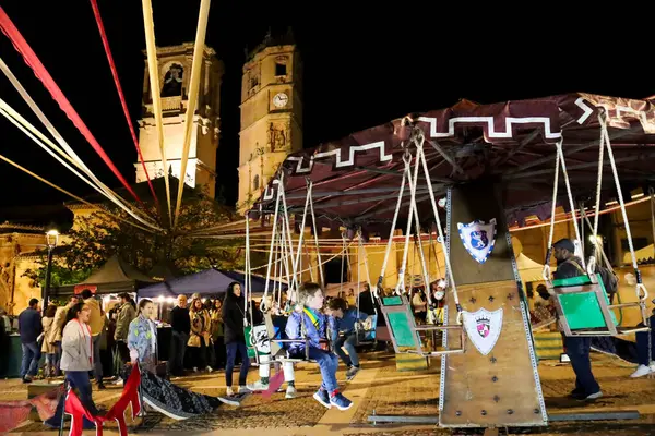 Alcaraz, Albacete, İspanya - 2 Mayıs 2025: Alfonsi Ortaçağ Pazarı