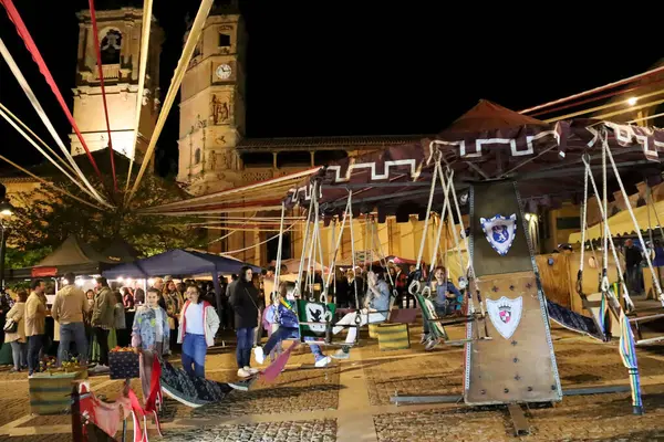 Alcaraz, Albacete, İspanya - 2 Mayıs 2025: Alfonsi Ortaçağ Pazarı