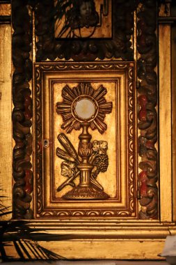 Villanueva de Los Infantes, Ciudad Real, İspanya - 8 Mayıs 2025: Villanueva de Los Infantes kasabasındaki St. Andrew Kilisesi 'nin içindeki Tabernacle