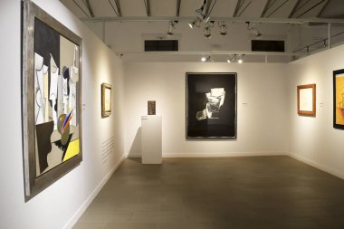 Villanueva de los Infantes, Ciudad Real, İspanya - 8 Mayıs 2025: Villanueva de los Infantes Sanat Müzesinde Julian Castilla 'nın Sanat Koleksiyonu