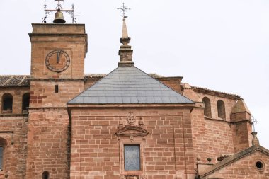 Villanueva de Los Infantes kasabasındaki St. Andrew Kilisesi, Ciudad Real bölgesi, İspanya