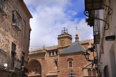 Villanueva de Los Infantes kasabasındaki St. Andrew Kilisesi, Ciudad Real bölgesi, İspanya