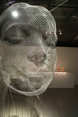 Madrid, İspanya - 13 Ağustos 2025: Madrid 'deki Telefonica vakıf binasında Jaume Plensa sanatçı iç mesele sergisi