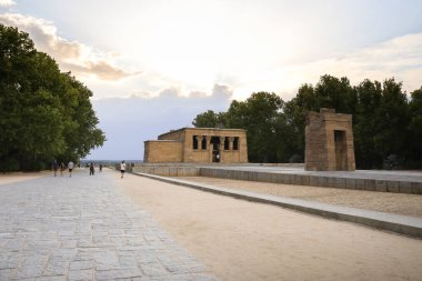 Madrid, İspanya - 13 Ağustos 2025: Madrid şehrinin merkezinde yeniden inşa edilen Debod Tapınağı