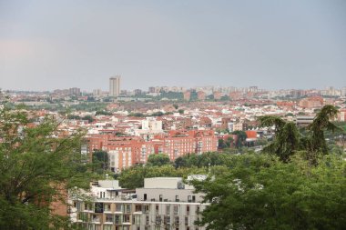 Madrid, İspanya 13 Ağustos 2025 Riu Otel binasının çatısından Madrid 'in panoramik manzarası