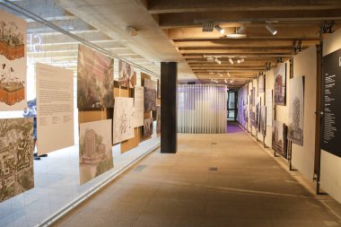 Madrid, İspanya - 12 Ağustos 2025: Madrid Mimarlar Koleji Sergi Galerisi (COAM)